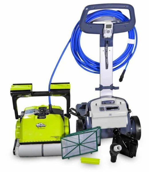 Robot piscina Dolphin Supreme M5 con accessori, radiocomando e cavo blu, ideale per piscine biologiche.