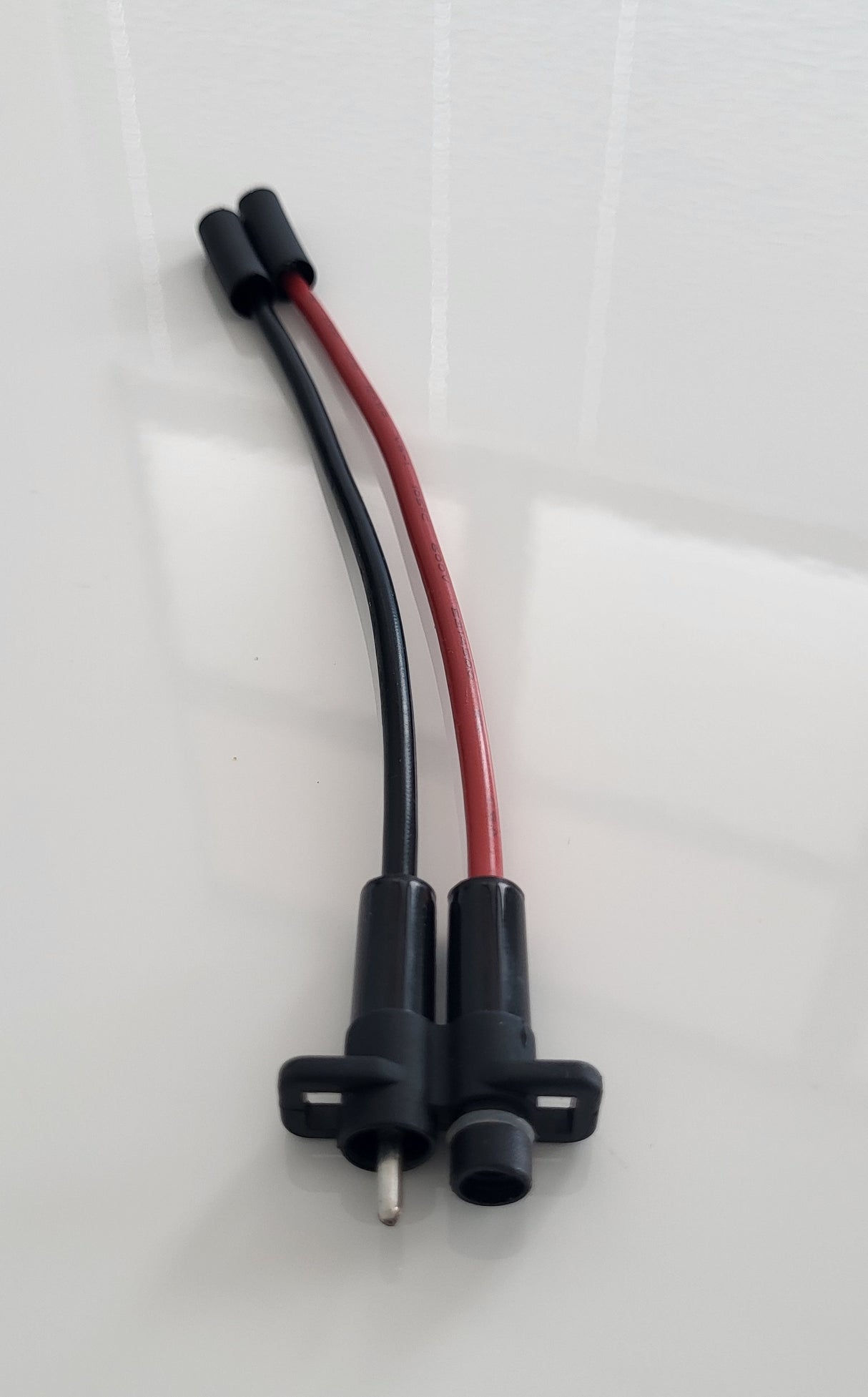 Cavo batteria Yamaha Seascooter, ricambio originale, nero e rosso su sfondo bianco.