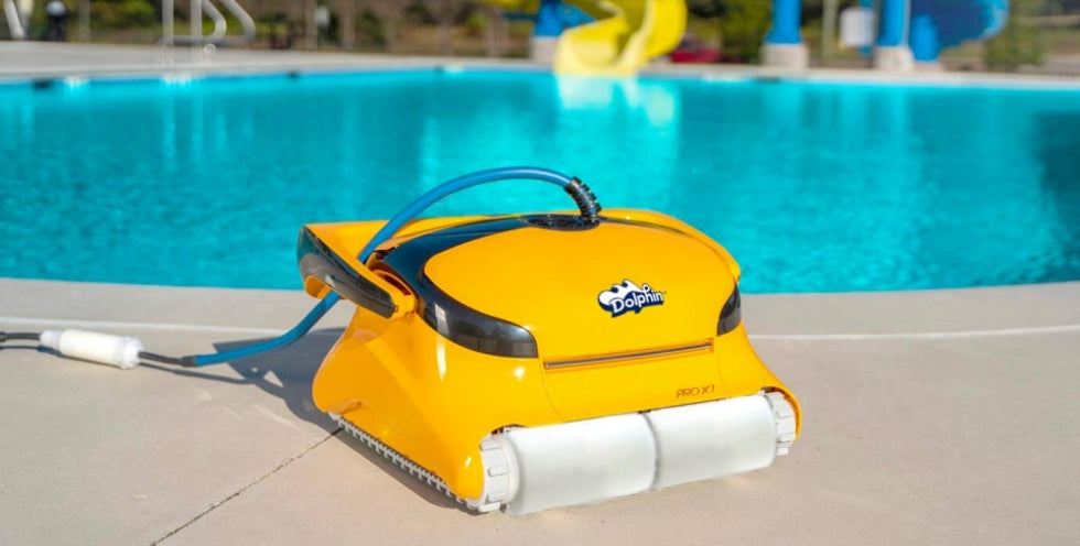 Dolphin PRO X1 Active Timer Gyro Digital con Radiocomando - Robot Elettrico Pulitore per Piscina fino a 20 Mt per Rivestimento in Ceramica Cemento Verniciato Vetroresina & PVC con Gradino Perimetrale - MY2024