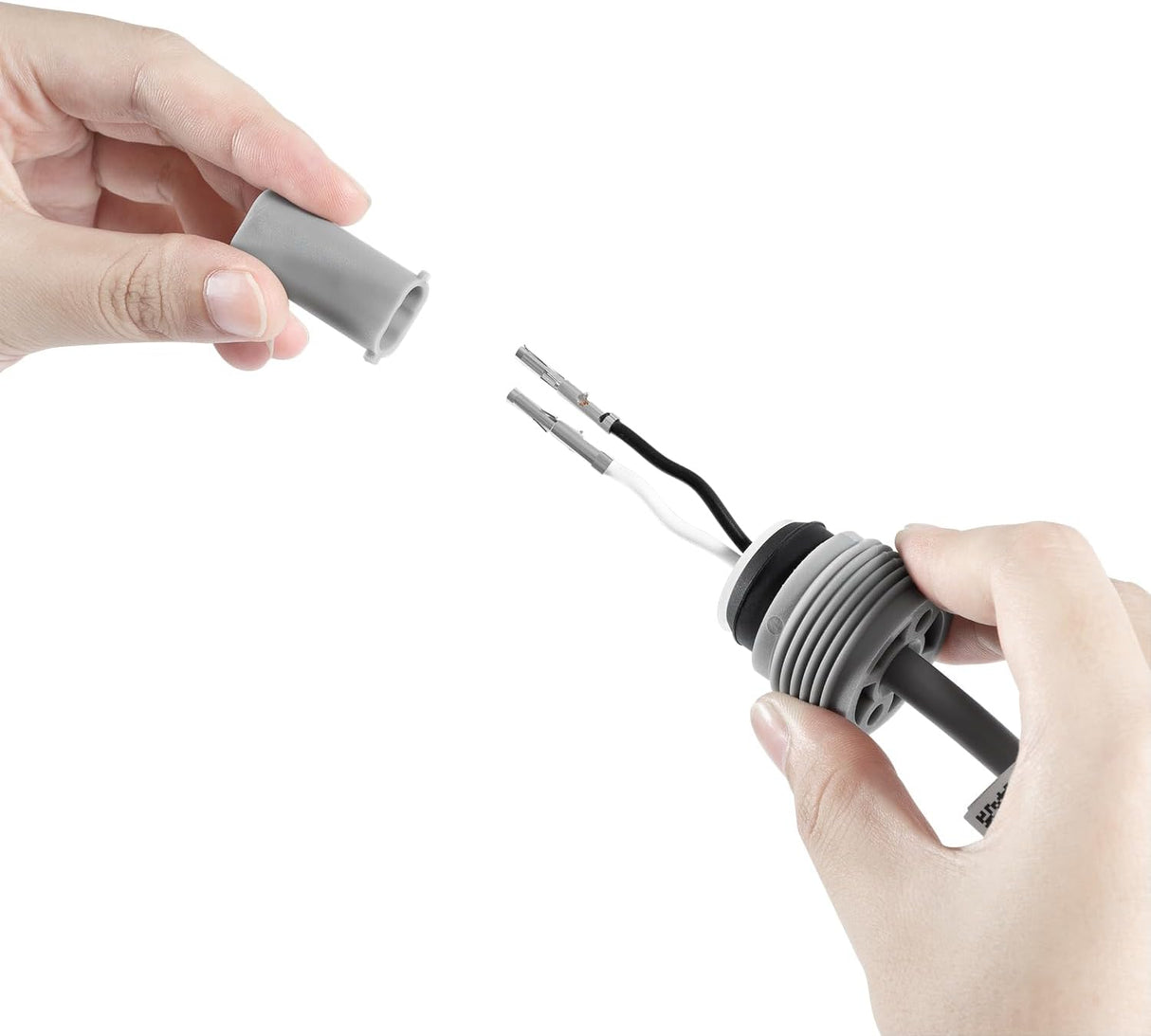 Cavo galleggiante 17 m con connettori 2 pin per robot piscina Hayward, in mano.