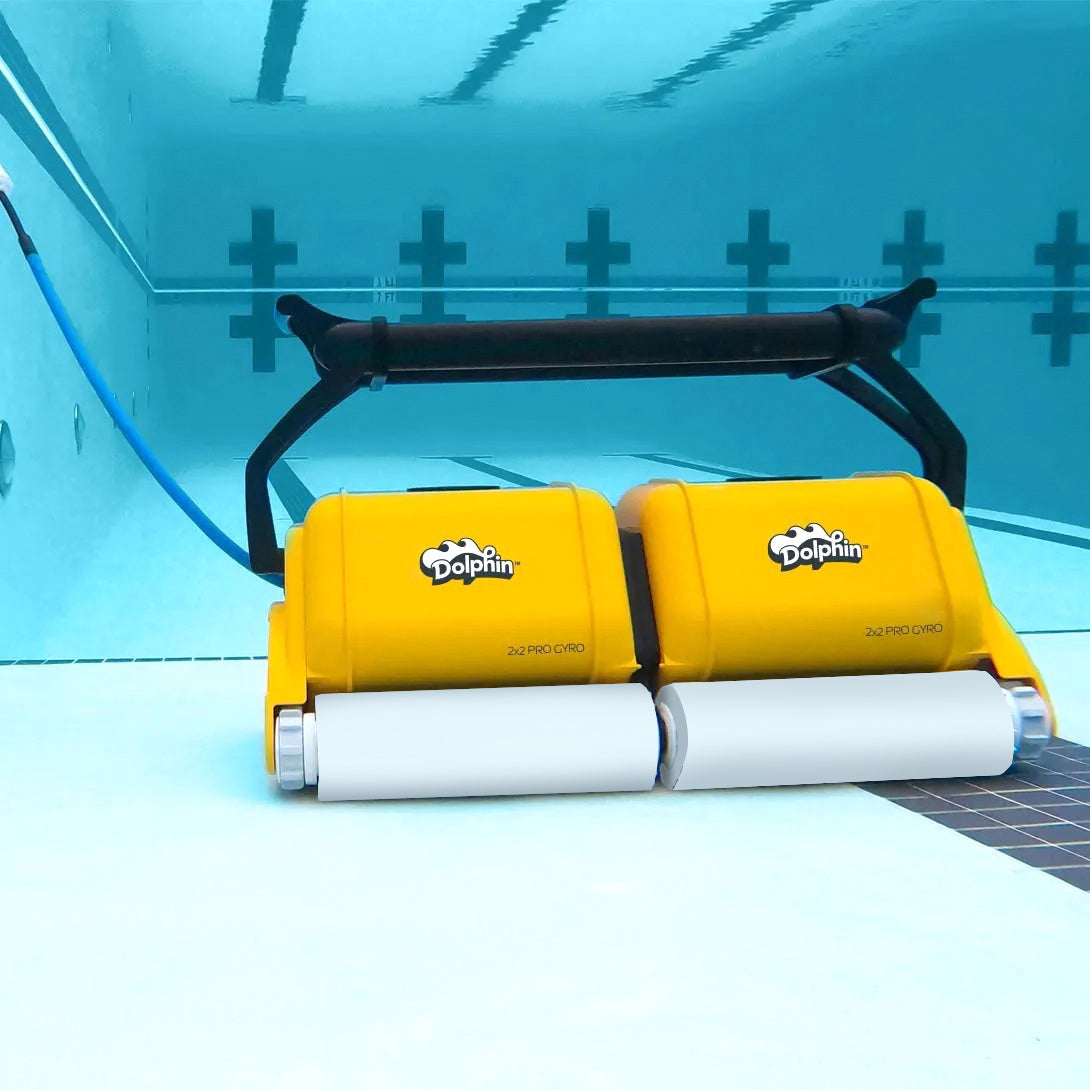 Robot piscina Dolphin Dynamic 2X2 Pro Gyro, immersione in piscina con piastrelle.