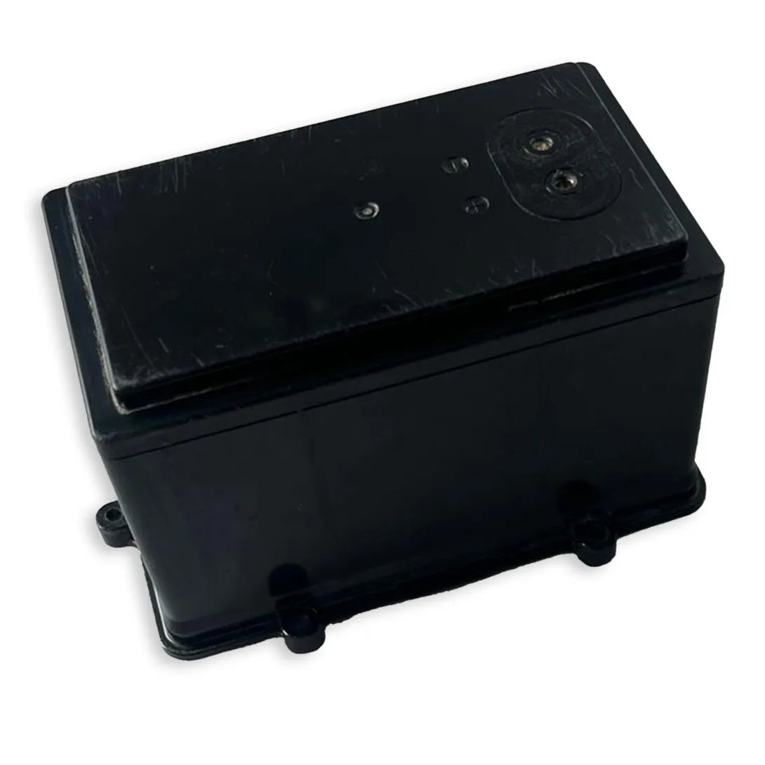 Clip filtro nero per robot piscina Maytronics Niya Sonar 30 e Tracker 35, vista laterale.