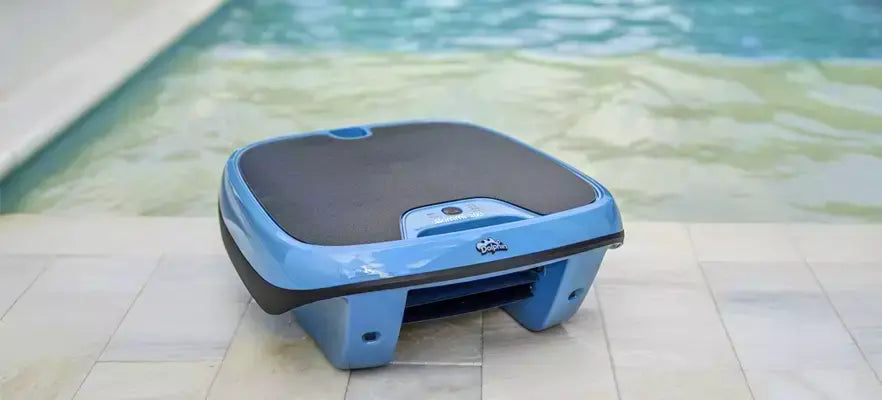 Dolphin Skimmi 300 - Robot Piscina Pulitore Superficie fino a 20 Mt - APP FULL - Bluetooth - Sensori Intelligenti - Alimentato ad Energia Solare - NOVITA'