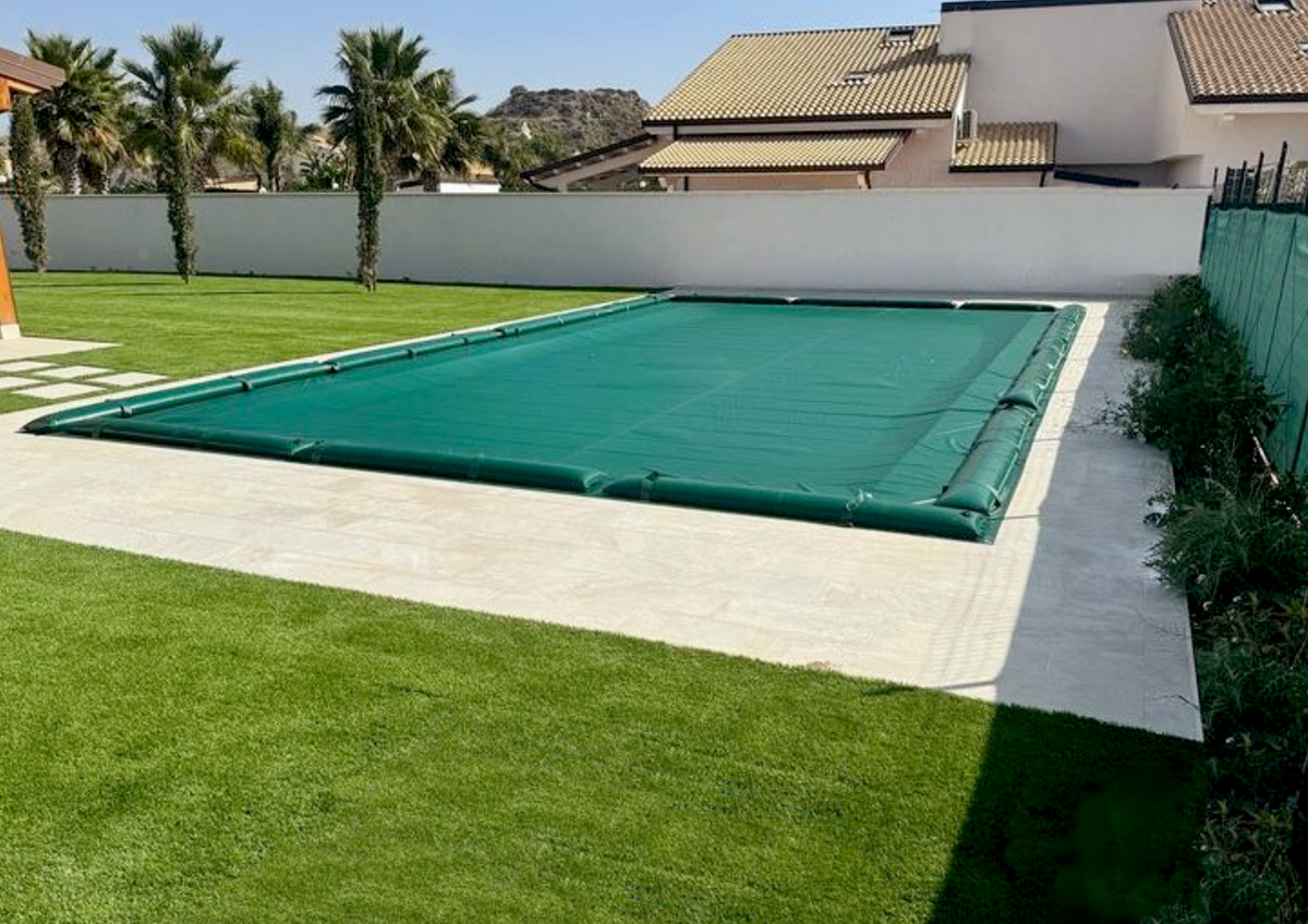 Telo di Copertura Invernale 7,40X 14,40 MT per Piscina 6X13 MT con Tubolari Perimetrali & Asole + BORDATURA con RISVOLTO & DOPPIA CUCITURA - Made in Italy - 450 gr/mq - GARANZIA 3 ANNI