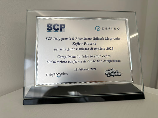 Targa premio SCP Italy a Zefiro Piscine per il miglior risultato di vendita 2023, data 15 febbraio 2024.