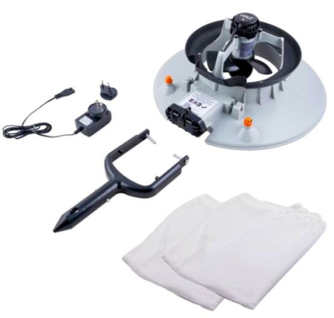 WaterTech Pool Volt Leaf Vac con accessori inclusi: caricatore, manico, e sacchetti di raccolta.