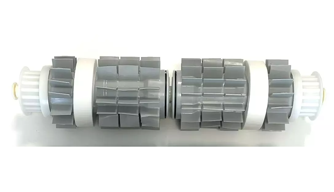 Rullo spazzole grigio in PVC con pulegge e anelli per robot piscina Maytronics Dolphin Pro X1.