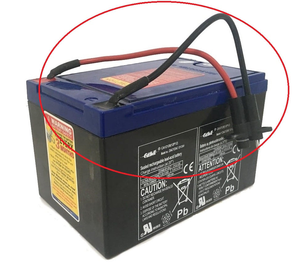 Cavo batteria Yamaha Seascooter, ricambio originale, evidenziato in rosso sopra una batteria.