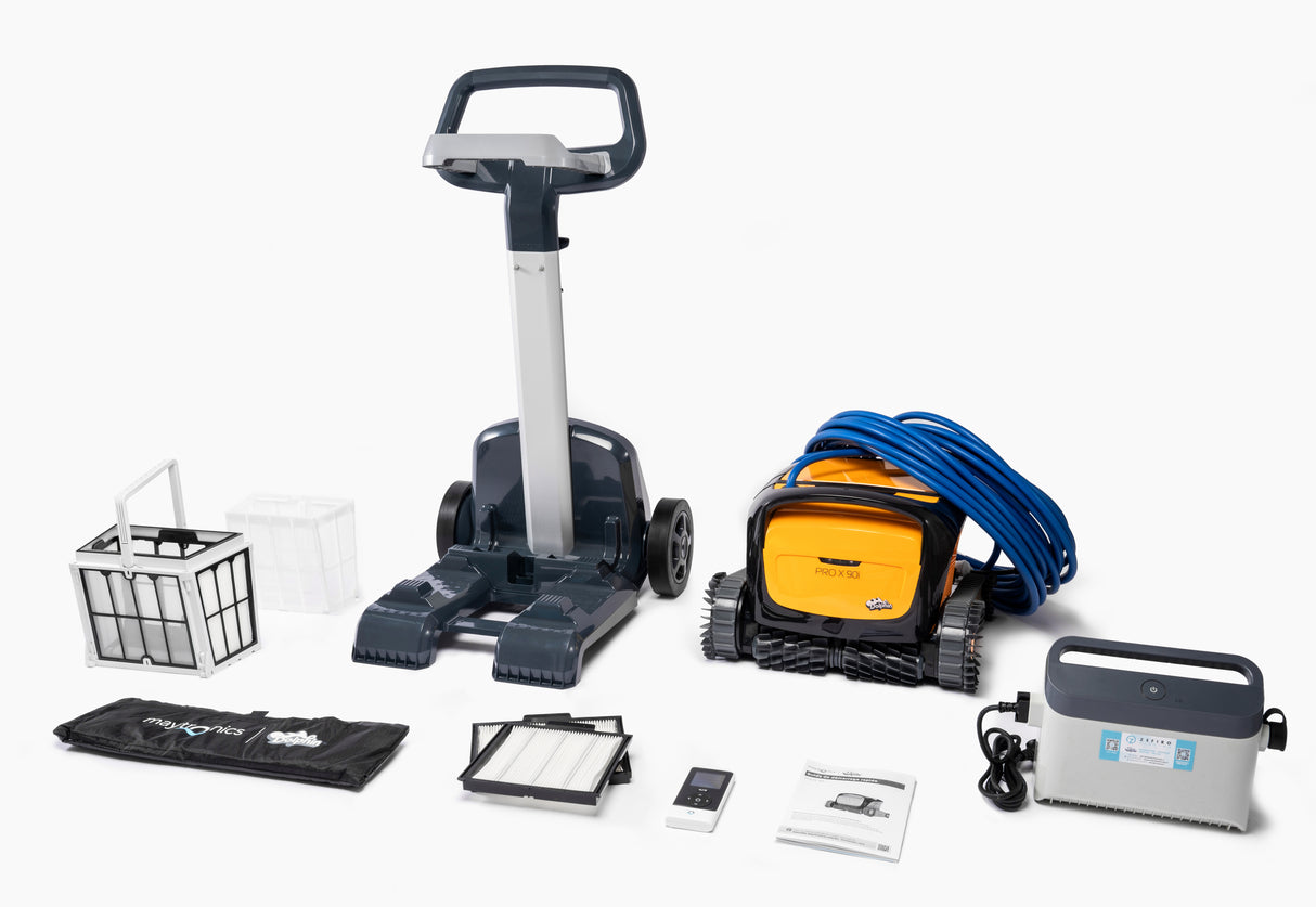 Robot piscina Dolphin PROX 90i con accessori: carrello, cavo, filtri, telecomando e manuale.