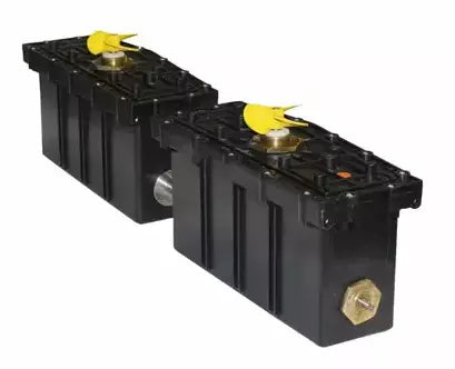 Box motore con centralina per robot piscina Dolphin Dynamic 2x2 Pro, colore nero, vista laterale.