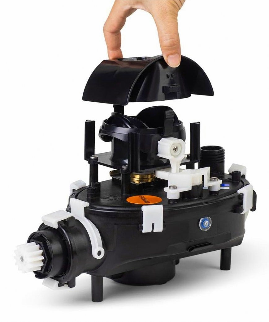 Box motore con centralina per robot piscina Maytronics Dolphin, parte interna visibile.