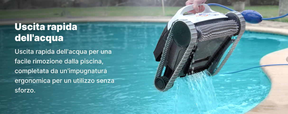 Robot Dolphin PoolStyle AG Plus sollevato dal bordo piscina, acqua che defluisce dalle spazzole.