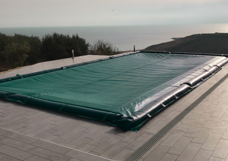 Come scegliere la copertura giusta per la mia piscina
