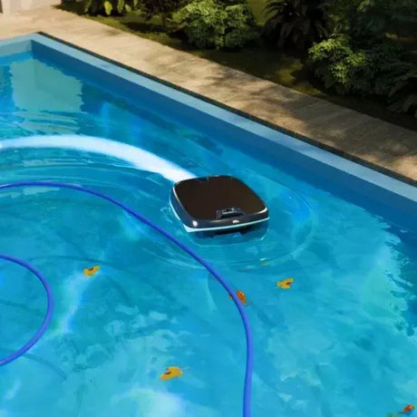 Robot piscina per la pulizia linea d’acqua: quando serve davvero