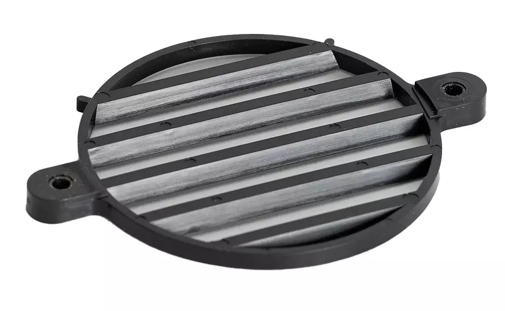 Griglia di plastica nera per robot piscina, vista dall'alto, con barre parallele.