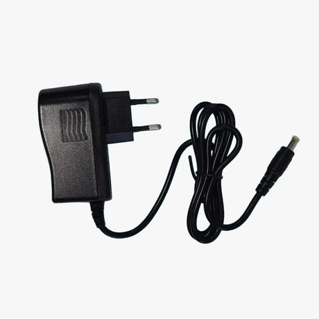 Caricabatterie di ricambio per aspiratore piscina Kokido EV75/EV90/EV105 su sfondo bianco.