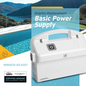 Trasformatore di alimentazione per robot piscina Dolphin, vista vicino a una piscina con sfondo montano.